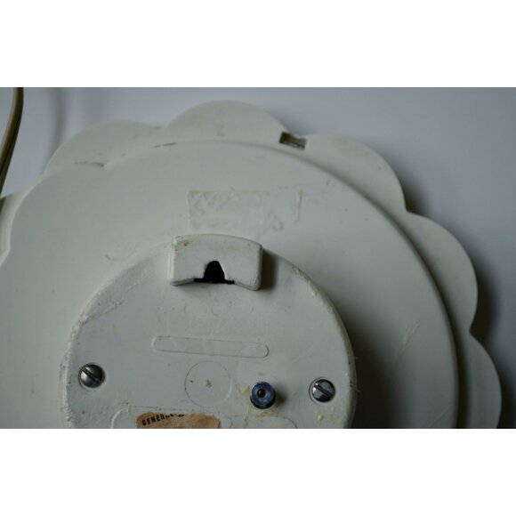 GE General Electric Clock Model 2150 Daisy 1970's Vintage Electric 7 inch - Picture 6 of 7